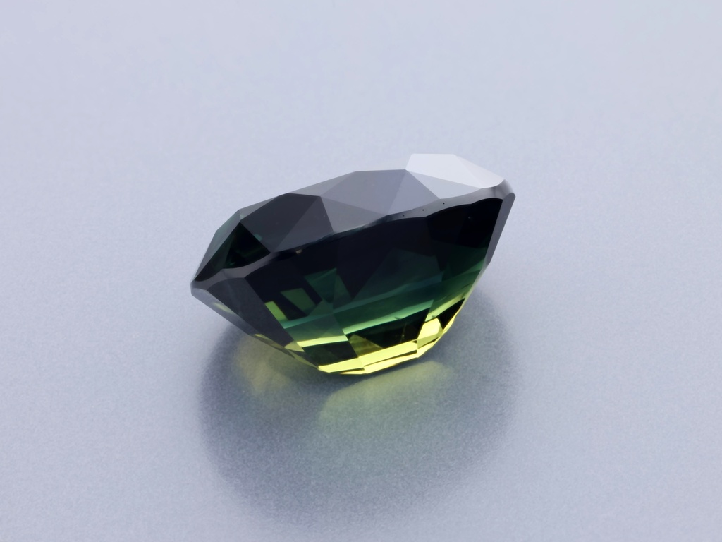 Parti Sapphire 11.24x8.84mm Oval