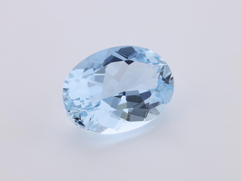 Aquamarine 13.75 x 9.90 x 6.50mm  Oval Mid Blue