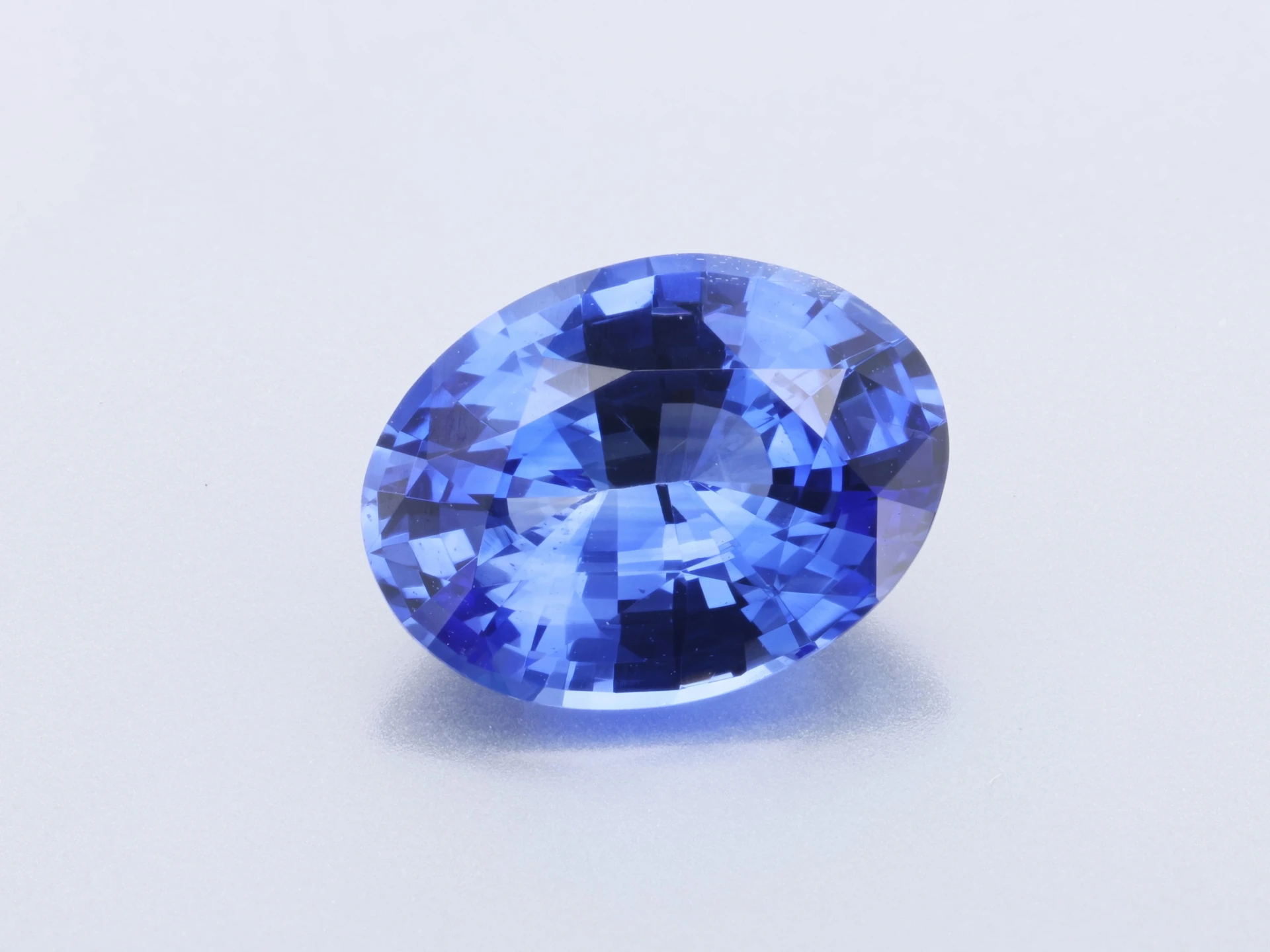 Ceylon Sapphire 7.98 x 6.00 x 3.42mm Oval Mid Blue UNHEATED