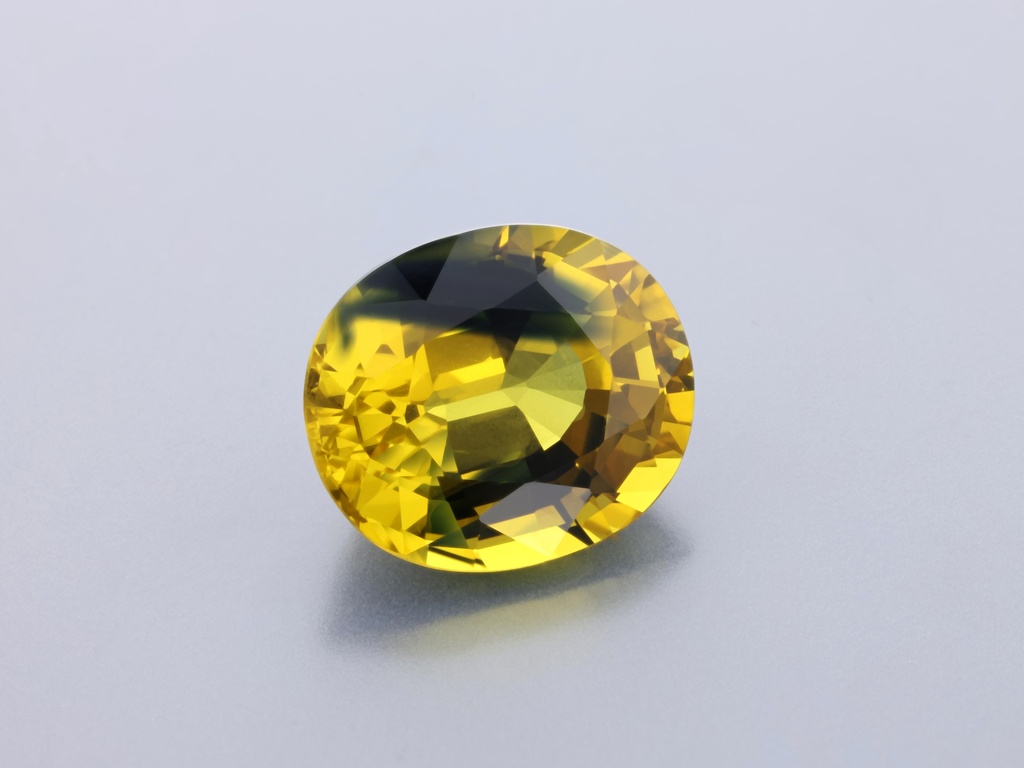 [SMVB1009X1] Parti Sapphire 10.5x8.9mm Oval Yellow Blue