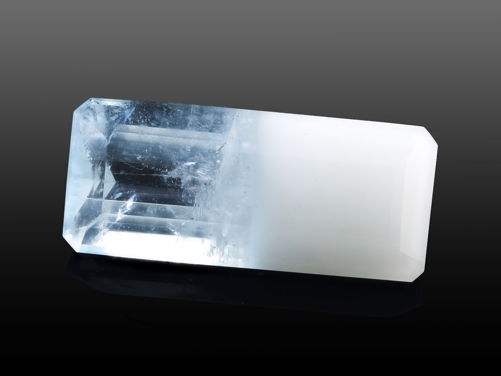 [BAOS2010X1] Alpine Aquamarine 21.1x9.13mm Emerald Cut