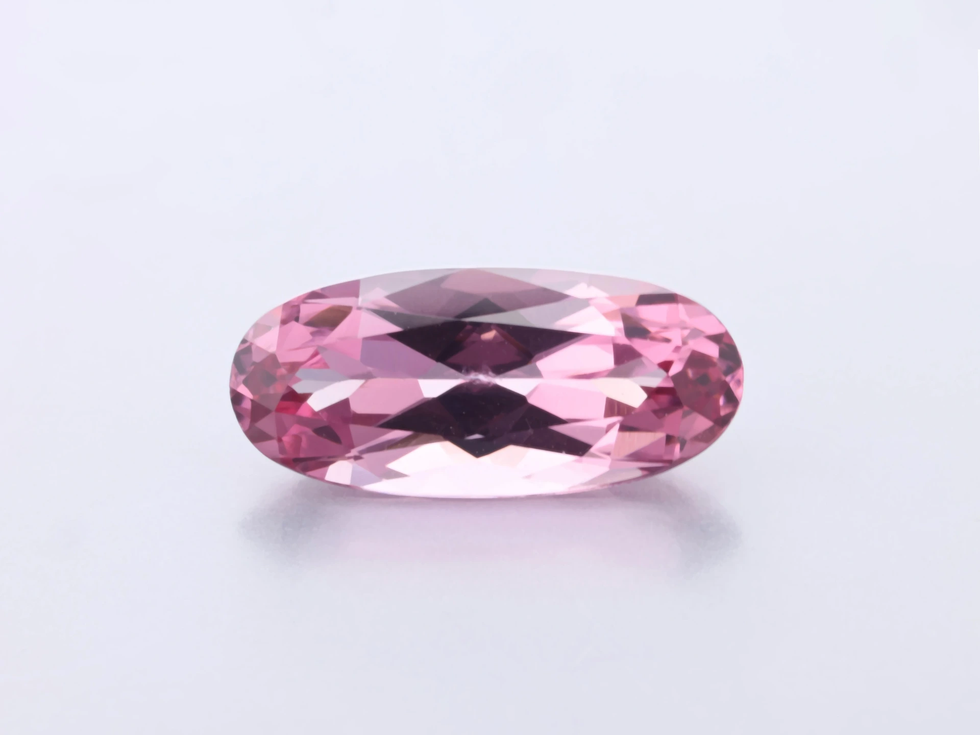 [LPVB1105X1] Spinel 10.85 x 4.87 x 3.66mm Oval Pink