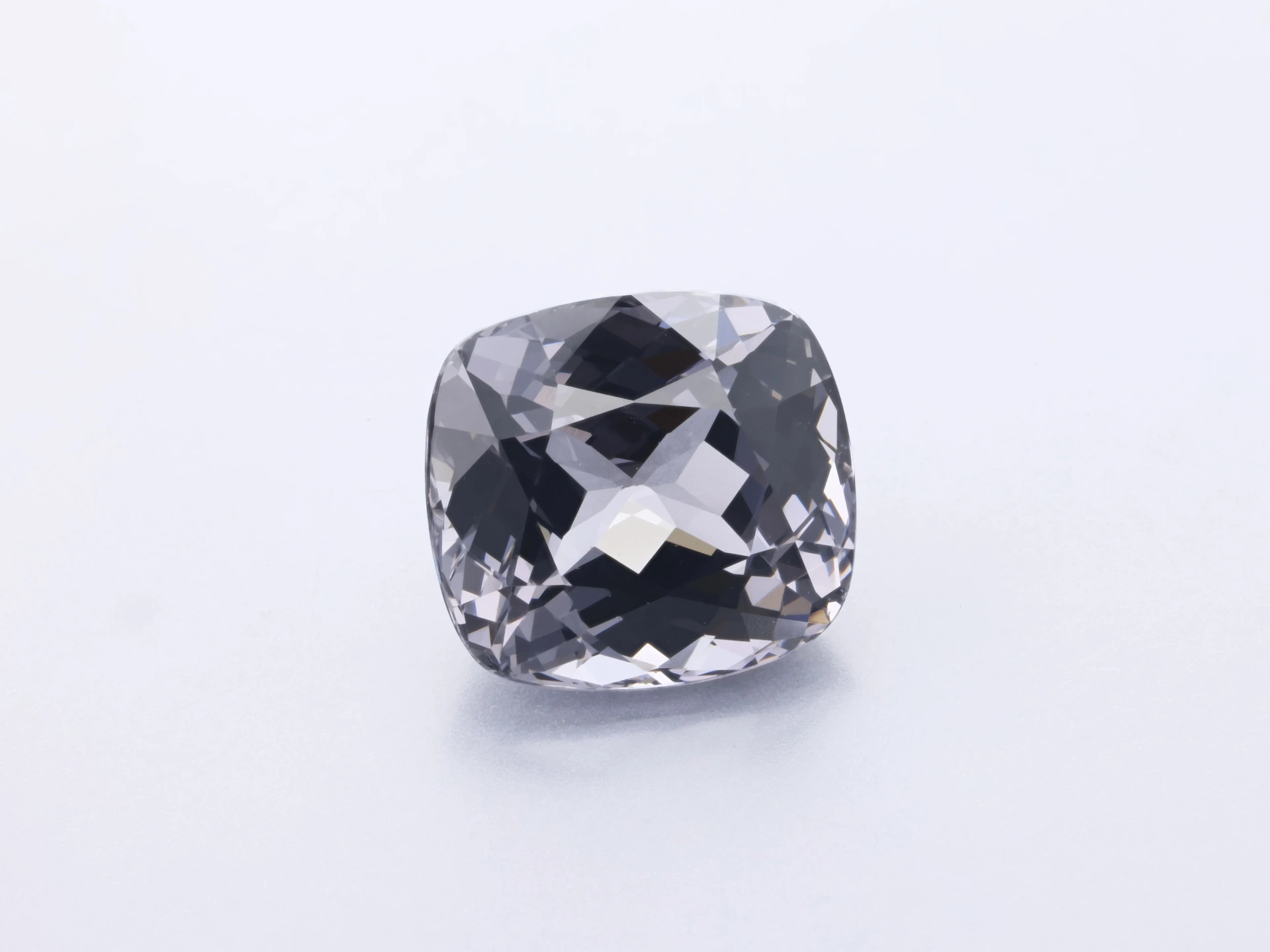 [LGAB0900X1] Spinel 9x8.4mm Cushion Light Grey