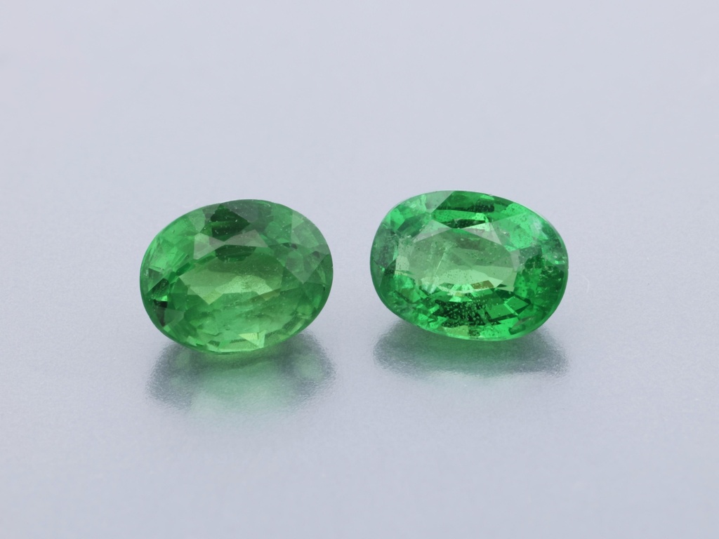 Tsavorite Garnet 4x3mm+/- Oval